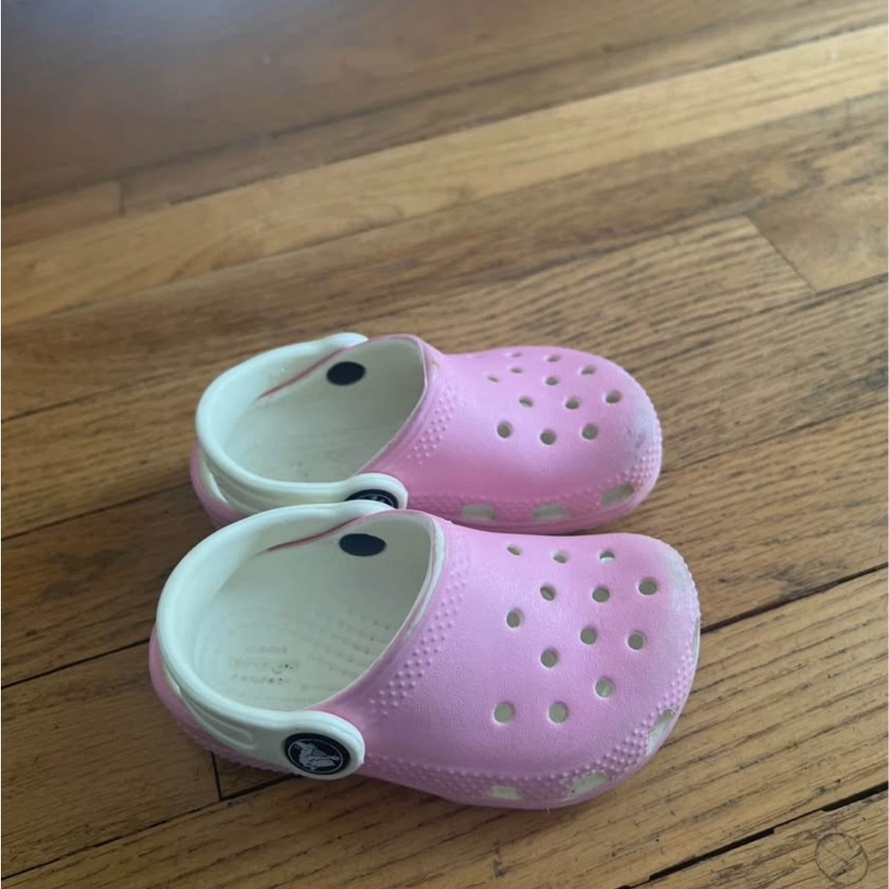 Kids Glow In Dark Crocs - Size 6 (Toddler)